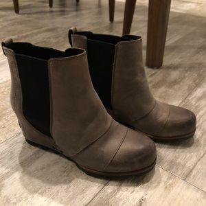 Sorrel womens booties size 8.5